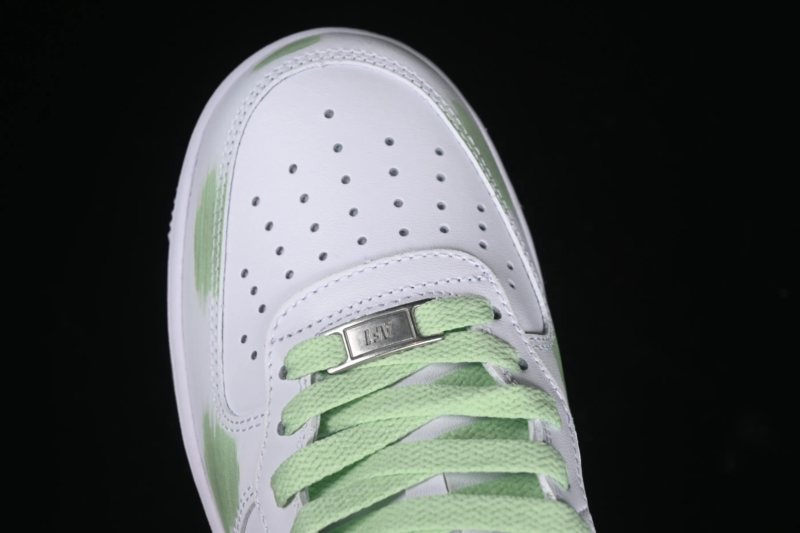 All categories Nk Air Force 1 Air Force series Nk Air Force 1 Mid Air Force mid-top Nk Air Force 1'07 Mid White and green hand-painted Hand-painted fracture Triple hook shadow Air Force 1 strap mid-top casual sneakers CW2289-111